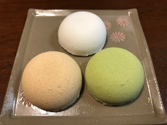 赤穂の塩味饅頭の食べ比べ