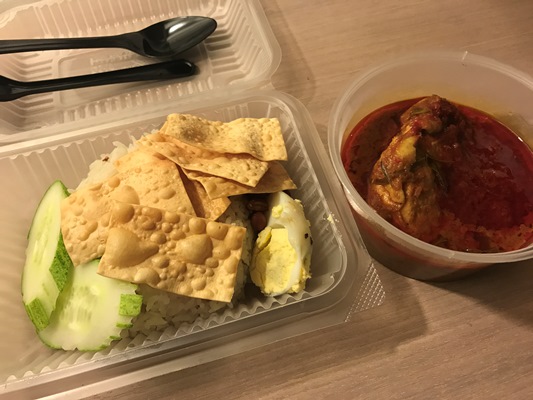 マレーシアの国民食のナシレマを持ち帰り
