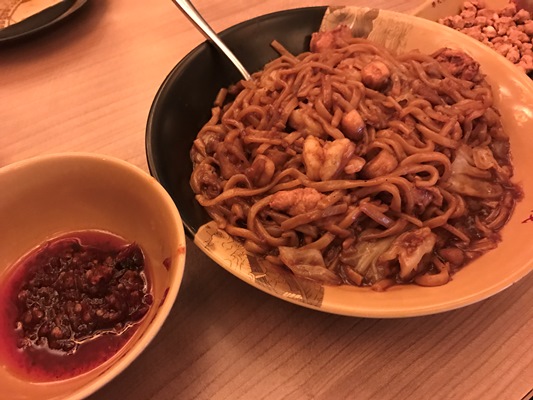 ジャカルタ最後の夜はマレーシア風ホッケンミーと唐揚げ