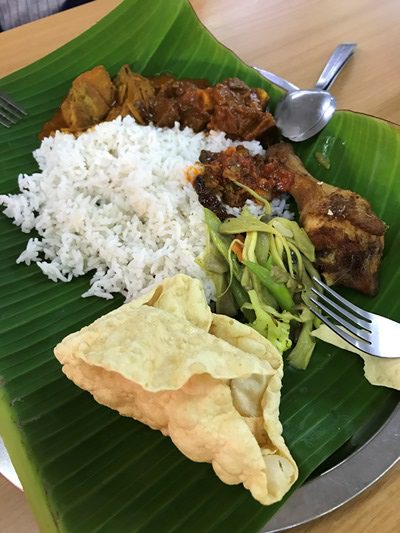 リトルインディアでカレー