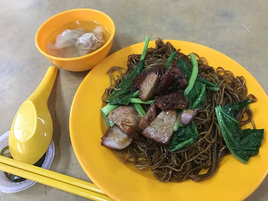 クアラルンプールの締めにドライワンタン麺