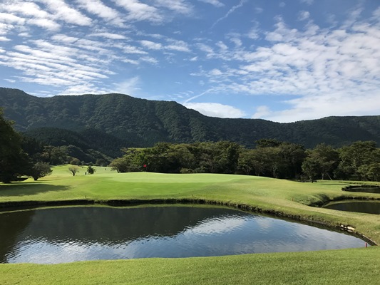 箱根の山に囲まれた箱庭的名コース