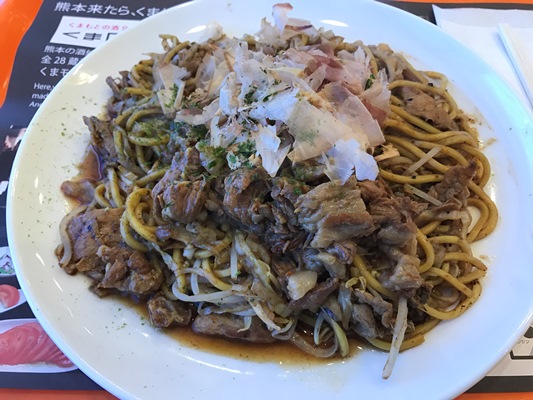 熊本県産の麺、りんどうポーク、もやしを使用した不知火焼きそば