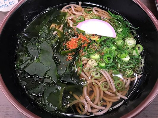 朝食は鳴門わかめそば