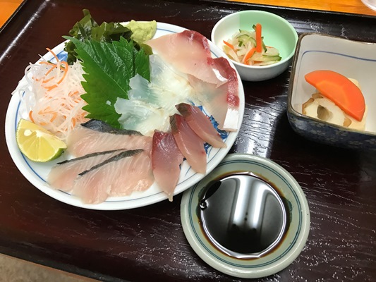 夕食は鳴門の漁師がやってるお店