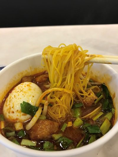 辛くて甘酸っぱいタイにはないシンガポール独自のタイ風麺