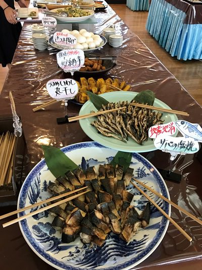 海を見ながら地産地消の朝食