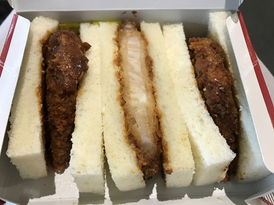 名古屋名物みそかつサンド