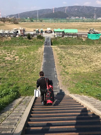 京阪の樟葉駅に直結している河川敷コース