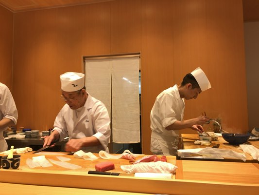 人柄で握る金沢の伝説の寿司職人の森田さん