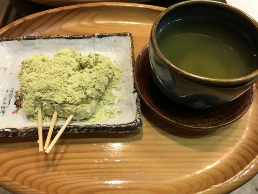 青大豆のきな粉たっぷりの大津の銘菓