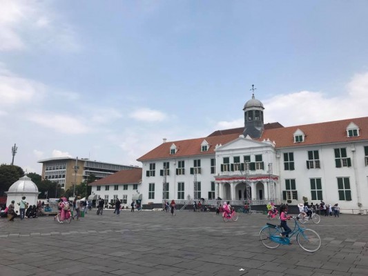 オランダ統治時代の面影の残るバタビア地区を散歩