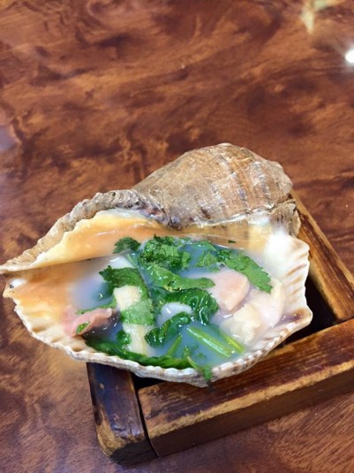 神戸名物の貝つぼ焼き