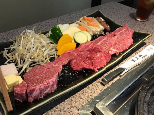 創業120年の老舗で近江牛のヒレステーキとヒレオイル焼き