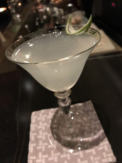 入り口が非常口みたいなソウルのスピークイージー
