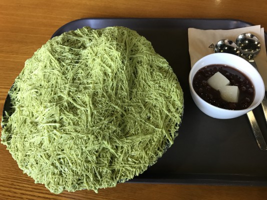 芝生のかき氷とも呼ばれている抹茶かき氷