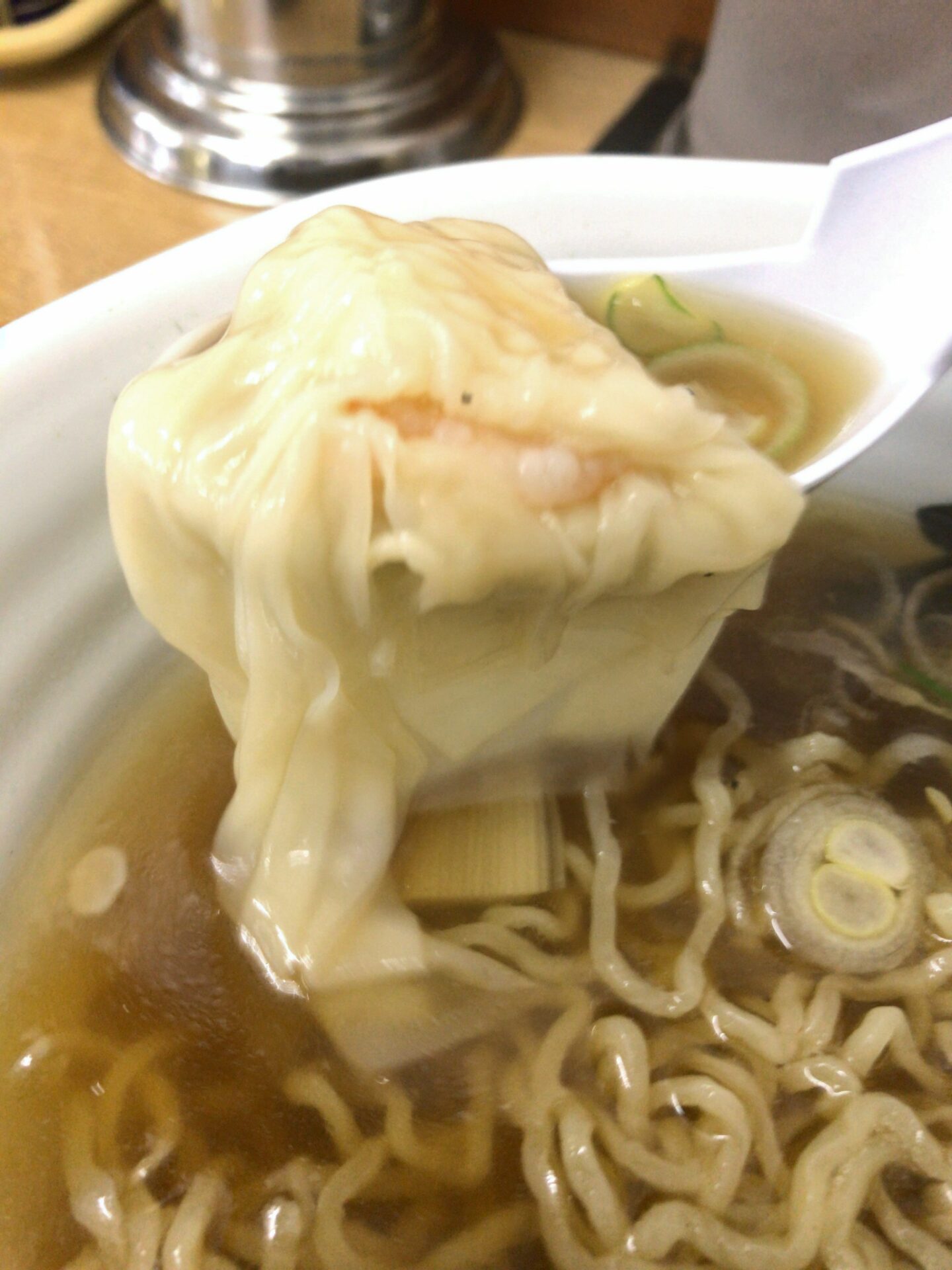 絹のように薄い酒田のワンタンメン