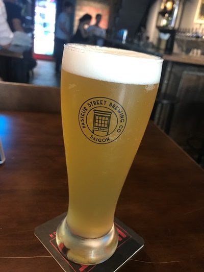 サイゴンのいろんなクラフトビールが飲めるお店