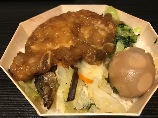 台北駅の駅弁「台鐵便當」