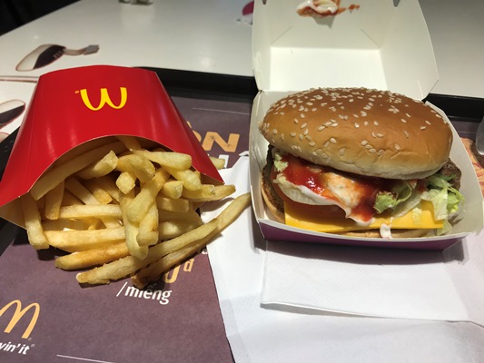 ホーチミンのマクドナルドで物価の調査