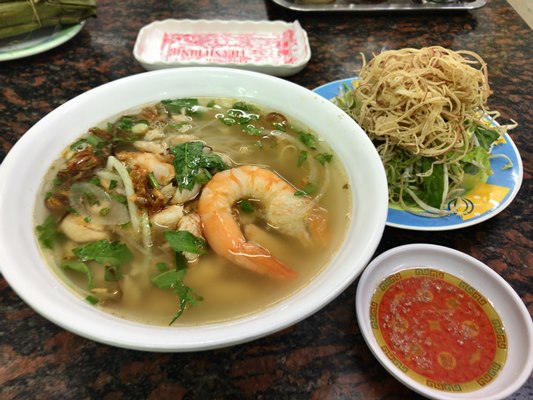 ホーチミンの締めは蟹と海老の麺