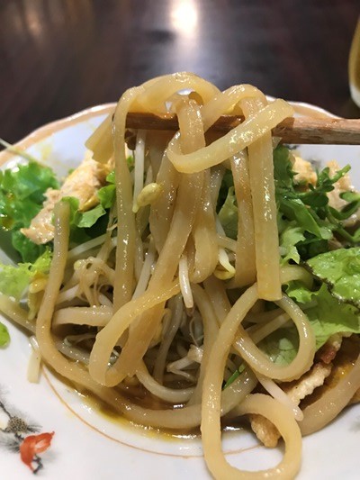 伊勢うどんがルーツのホイアン名物のカオラウ