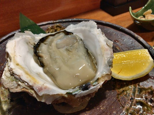 親がに丼が有名な居酒屋で隠岐の島の牡蠣を