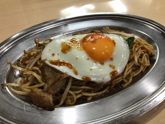 鳥取東部で「ホルそば」で親しまれているホルモン焼きそば