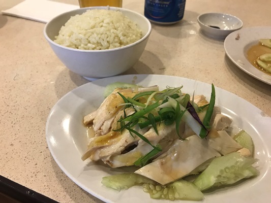 クアラルンプールのチャイナタウンでチキンライス