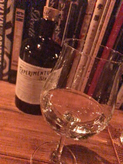 ジンと自家製インフュージョン酒が豊富な三宮のバー