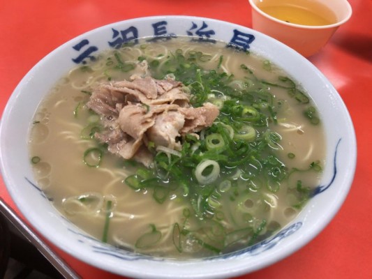分裂した長浜ラーメンの食べ比べと替え玉発祥の店