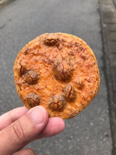 ぬれせん発祥の店で賞味期限58秒の煎餅を食べる