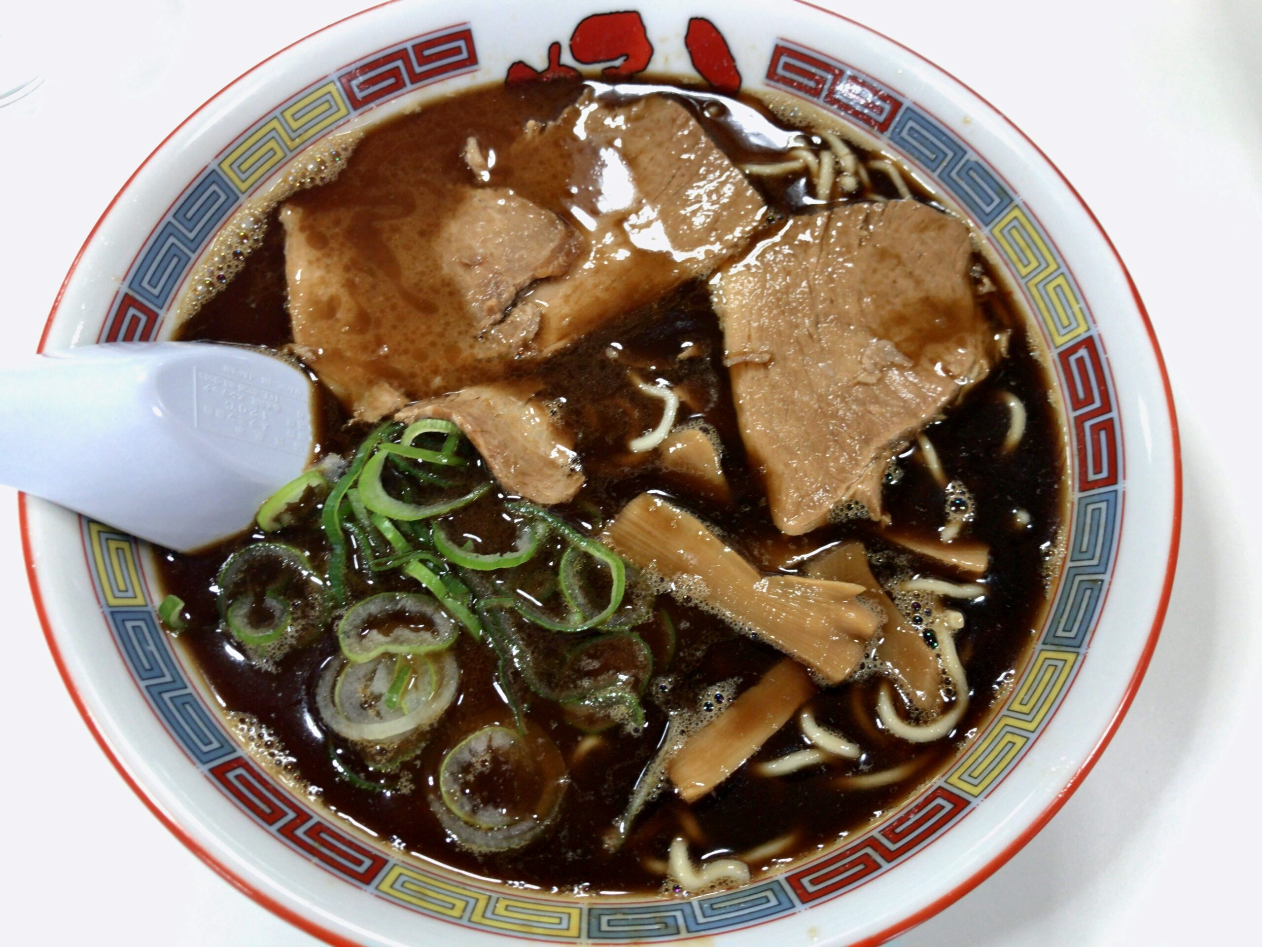 焦がしラードの黒い旭川ラーメン