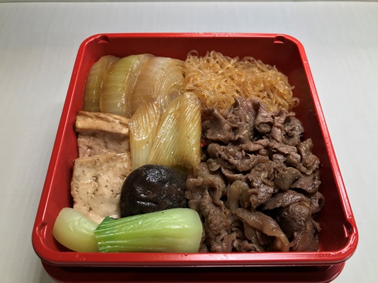 函館の老舗精肉店のすき焼き弁当とコロッケ