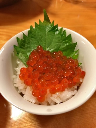 卵かけご飯のようなイクラ丼