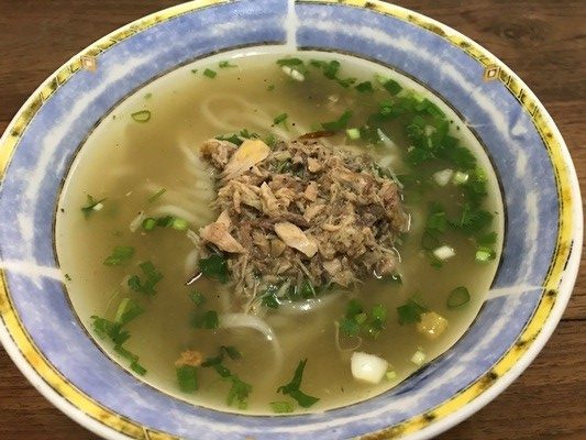 朝食はラオス風うどんのカオピヤックセン