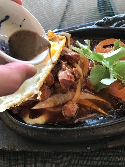 黒胡椒ライムソースで味わう牛肉サイコロステーキのロックラック
