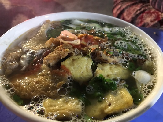 ハロン湾のローカルな街ホンガイで夕食