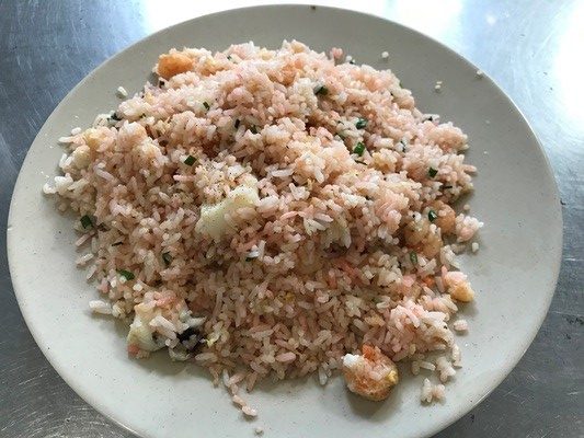 ケチャップライスに海老とイカが入った炒飯