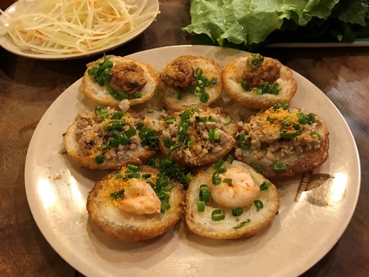 ベトナム風たこ焼きと言われているバンコット