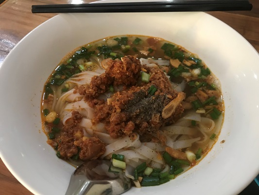 ルアンパバーン名物のカオソーイ