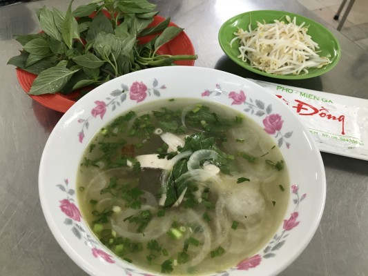 ホーチミンの絶品鶏スープの春雨