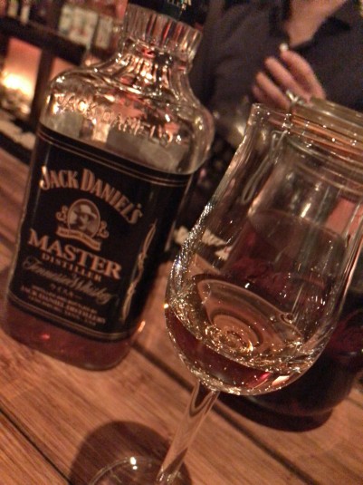 ジャックダニエルのオールドボトルと現行品の飲み比べで知る味覚の差