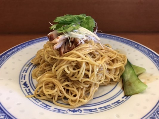 パクチー香る絶品の廣東冷麺