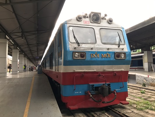 南北統一鉄道でサイゴン駅に