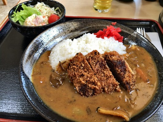 捕鯨の島の名残の鯨カツカレー