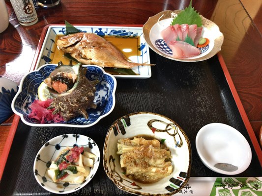 旅館の大将から平原ゴルフ場の話を聞く
