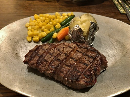 那覇で少しリッチな炭火焼ステーキを