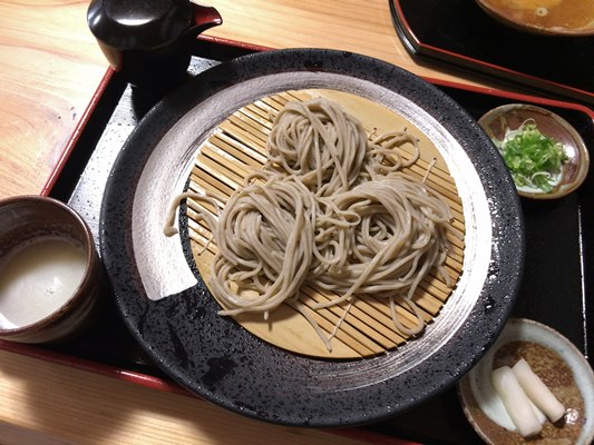 辛味大根の辛さと爽やかさで食べる越前蕎麦