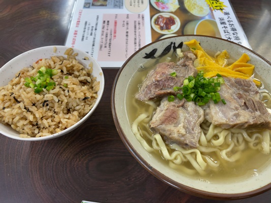 北谷のあっさりした沖縄そばの名店